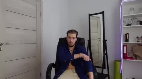 Snapshot of charles_sins chatting on 02/16/25, 01:38 CHARLES SINS online show from 02/16/25, 01:38