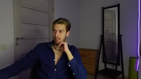 Snapshot of charles_sins chatting on 02/16/25, 07:49 CHARLES SINS online show from 02/16/25, 07:49