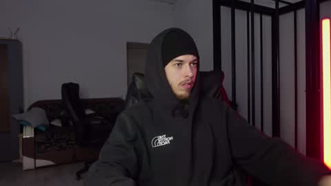 Snapshot of charles_sins chatting on 02/19/25, 01:17 CHARLES SINS online show from 02/19/25, 01:17