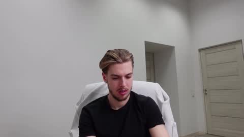 Snapshot of charles_sins chatting on 03/05/25, 12:33 CHARLES SINS online show from 03/05/25, 12:33