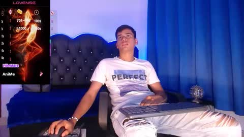 Snapshot of charlie_cock_ chatting on 11/23/25, 04:23 Charlie online show from 11/23/25, 04:23