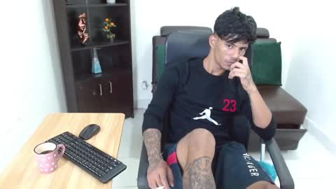 Snapshot of charlie_oconnor chatting on 12/20/24, 08:38 Charlie oconnor online show from 12/20/24, 08:38