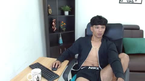 Snapshot of charlie_oconnor chatting on 01/15/25, 08:41 Charlie oconnor online show from 01/15/25, 08:41