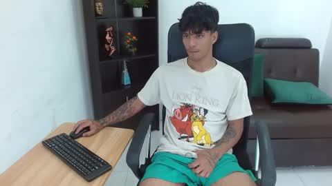 Snapshot of charlie_oconnor chatting on 01/23/25, 03:48 Charlie oconnor online show from 01/23/25, 03:48