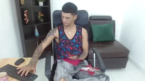 Snapshot of charlie_oconnor chatting on 02/28/25, 03:59 Charlie oconnor online show from 02/28/25, 03:59