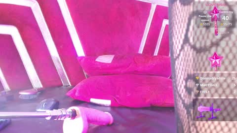 Snapshot of charlie_williams_1 chatting on 01/15/25, 07:26 CHARLIE online show from 01/15/25, 07:26