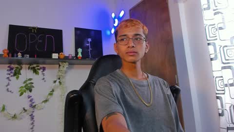 Snapshot of charlieerusso chatting on 01/26/25, 08:02 Charles Russo online show from 01/26/25, 08:02