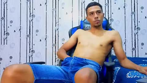 charlies_fox online show from 04/07/26, 07:25