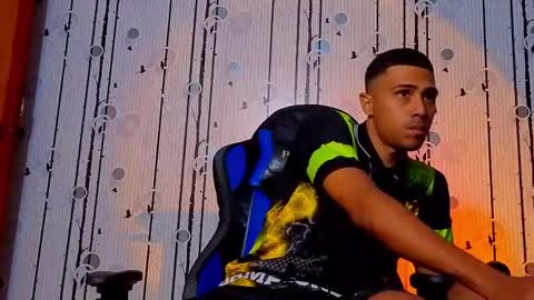 charlies_fox online show from 04/12/26, 03:50