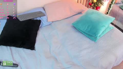 Char 3  Lets go for the 100 Thumb-Up   online show from 12/29/24, 03:03