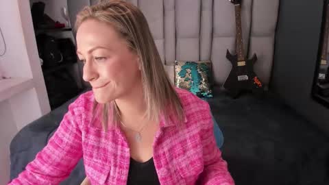 Charlot milf online show from 12/02/25, 12:21