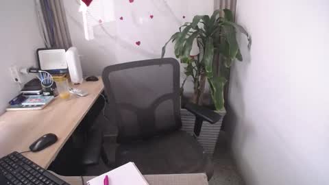 Snapshot of charlot_walker chatting on 02/17/25, 09:41 Charlote Walker online show from 02/17/25, 09:41