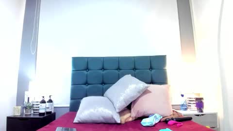 Charlott online show from 12/15/25, 04:11