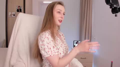 Snapshot of charlottawells chatting on 11/22/25, 09:30 CharlottaWells online show from 11/22/25, 09:30