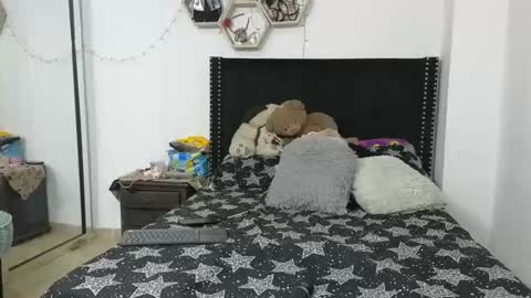 charlotte_027 online show from 02/11/25, 08:48