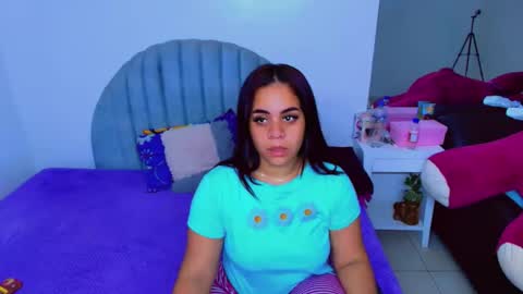 Snapshot of charlotte_0309 chatting on 10/24/25, 10:33 charlotte online show from 10/24/25, 10:33