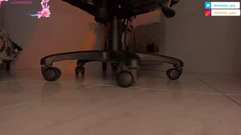 charlotte  grey online show from 10/04/25, 08:07