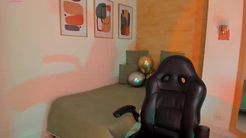 charlotte  grey online show from 12/15/25, 01:37