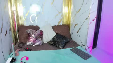 Snapshot of charlotte__milf chatting on 07/17/26, 07:52 charlotte__milf online show from 07/17/26, 07:52