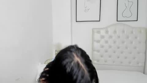 Snapshot of charlotte_capell chatting on 02/26/25, 06:15 Charly online show from 02/26/25, 06:15