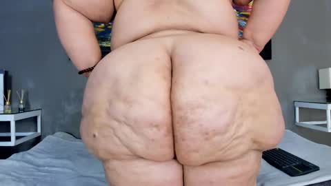 Snapshot of charlotte_curvy_ chatting on 05/04/26, 08:16 Angelica Charlotte online show from 05/04/26, 08:16