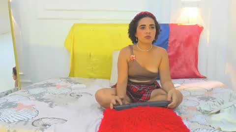Snapshot of charlotte_dante212 chatting on 06/19/26, 04:06 charlottte y dante online show from 06/19/26, 04:06