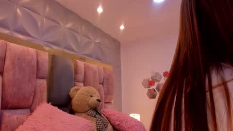 Snapshot of charlotte_icee chatting on 06/16/26, 04:09 Charlotte Icee online show from 06/16/26, 04:09