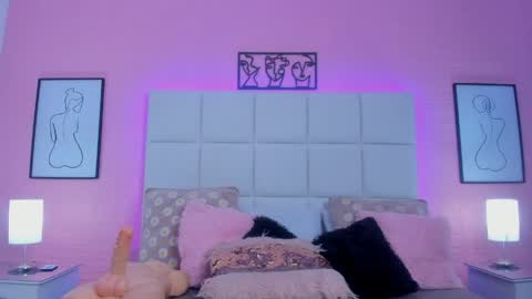 Snapshot of charlotte_kisss chatting on 05/12/26, 08:17 Charlotte online show from 05/12/26, 08:17