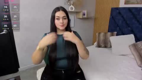 Snapshot of charlotte_mayers chatting on 06/25/26, 11:26 Charlotte Mayers online show from 06/25/26, 11:26
