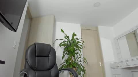 Yuli online show from 10/10/25, 06:12