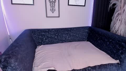 charlotte_williams_1 online show from 11/16/25, 12:22