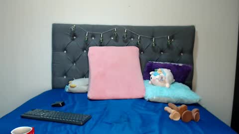 charlottee07 online show from 09/12/25, 03:28