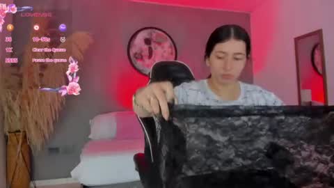 Charlottee online show from 06/19/26, 02:05