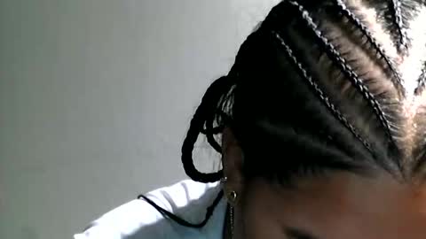 charlottequeen_21 online show from 04/23/26, 12:04