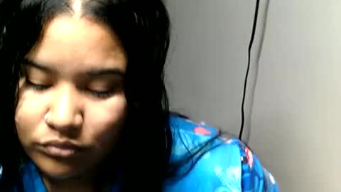 charlottequeen_21 online show from 05/01/26, 12:21
