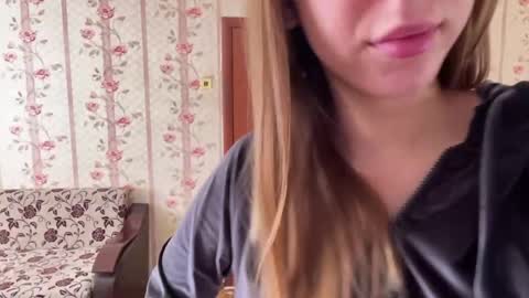 Snapshot of charlsieguterrez chatting on 04/15/26, 07:15 Kate online show from 04/15/26, 07:15