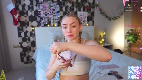 my fansly Charming daisy              My Wishlist  for new toys     online show from 01/07/26, 10:07