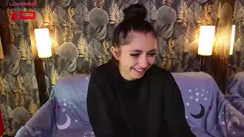 CharmingLIA online show from 11/08/25, 04:51