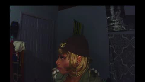 Snapshot of charr1barr chatting on 01/21/25, 10:52 Miss Chocolate online show from 01/21/25, 10:52