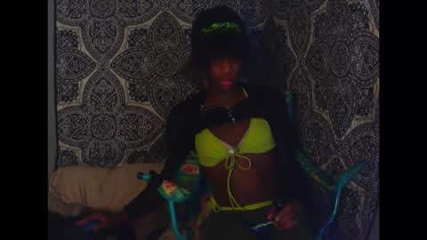 Snapshot of charr1barr chatting on 01/25/25, 11:32 Miss Chocolate online show from 01/25/25, 11:32