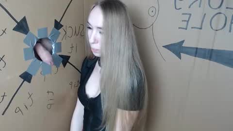 Snapshot of charurbab chatting on 12/05/25, 12:14 Anna online show from 12/05/25, 12:14