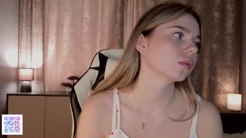 Emilia online show from 06/10/26, 04:23