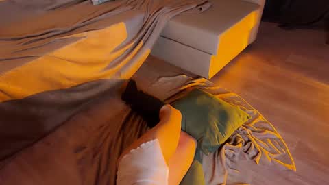 JASMINE   usually going live about 2 am UTC  online show from 03/18/26, 03:42