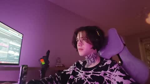 Snapshot of chasxr chatting on 12/17/25, 12:05 Ryan online show from 12/17/25, 12:05