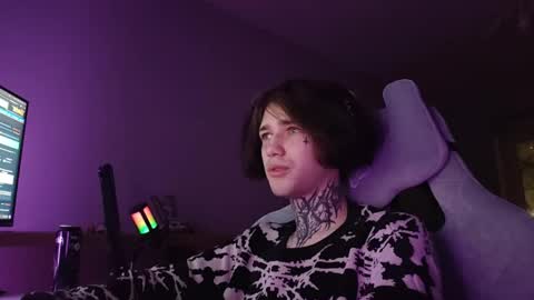 Snapshot of chasxr chatting on 12/19/25, 01:56 Ryan online show from 12/19/25, 01:56