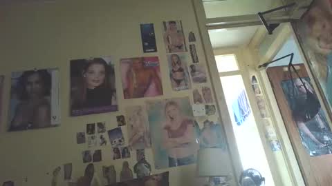 Snapshot of chatubatelee555 chatting on 09/19/25, 12:06 lee online show from 09/19/25, 12:06