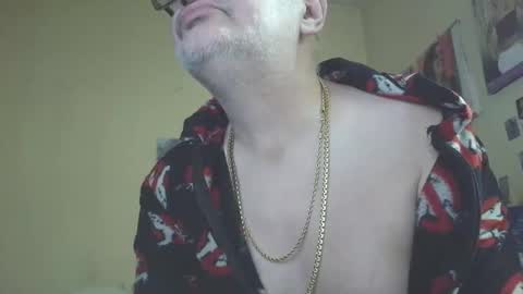 Snapshot of chatubatelee555 chatting on 10/15/25, 04:40 lee online show from 10/15/25, 04:40