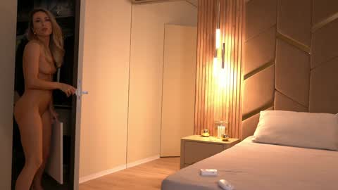 Snapshot of chaturbabe__ chatting on 11/15/25, 02:13 Ira online show from 11/15/25, 02:13