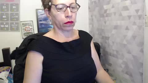 CHAYLA VICTORIA RUIZ  online show from 09/08/25, 08:30