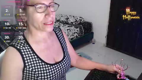 CHAYLA VICTORIA RUIZ  online show from 10/24/25, 10:00